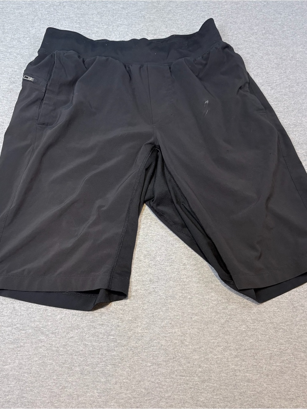 Lululemon Mens Likely S Athletic Shorts Zipper Pockets Running Hiking Black